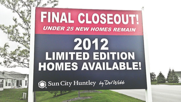 A sign in Sun City advertises the last few homes for sale by developer Pulte. Resident Peter Weber objects to regulations on homeowners to display For Sale signs, while signs like this one are allowed. (Photo by Mason Souza/Sun Day)