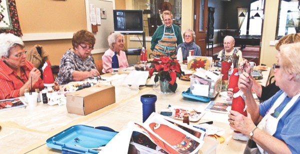 Under the direction of instructor Pat Spooner, center, painters turn out impressive creations. (Photo by Glynn Wade/Sun Day)