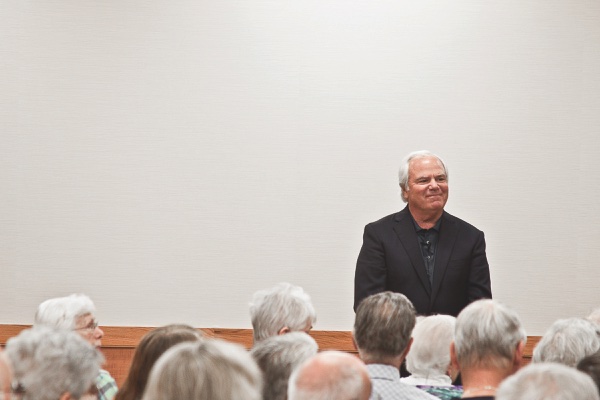 Culver’s founder Craig Culver addresses Sun City residents at a recent presentation. (Photo by Chris LaPelusa/Sun Day)