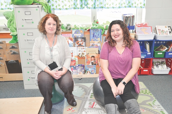 D158 Volunteer Coordinator Eileen Delahanty (left) and Leggee Kindergarten Teacher Sarah DuBose are seeking Sun City residents to become volunteer tutors to help enrich students’ learning experiences. (Photo by Chris LaPelusa/Sun Day)