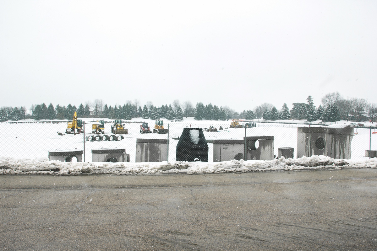 Two major projects underway at the intersection of Reed and Rt. 47 are a second Jewel (above) and second Starbucks (below). (Photos by Tony Pratt/Sun Day)