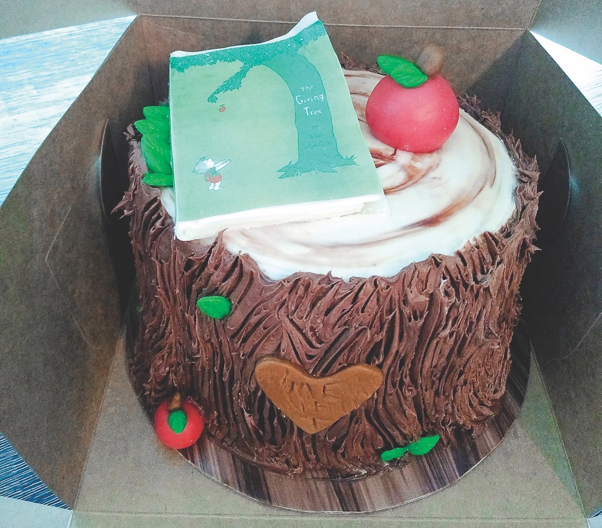 Giving Tree Cake crafted by Sun City cake artist Jo Kinyon Geary. (Photo provided)