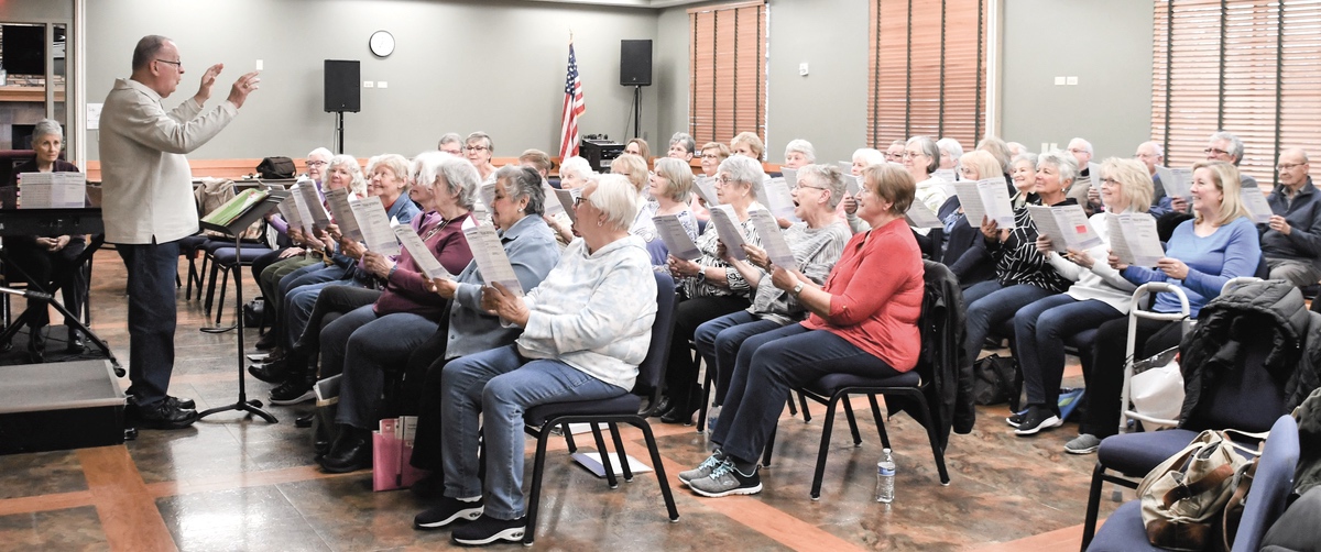 Prairie Singers rehearse “A Season of Hope.” (Photo by Christine Such/My Sun Day News)