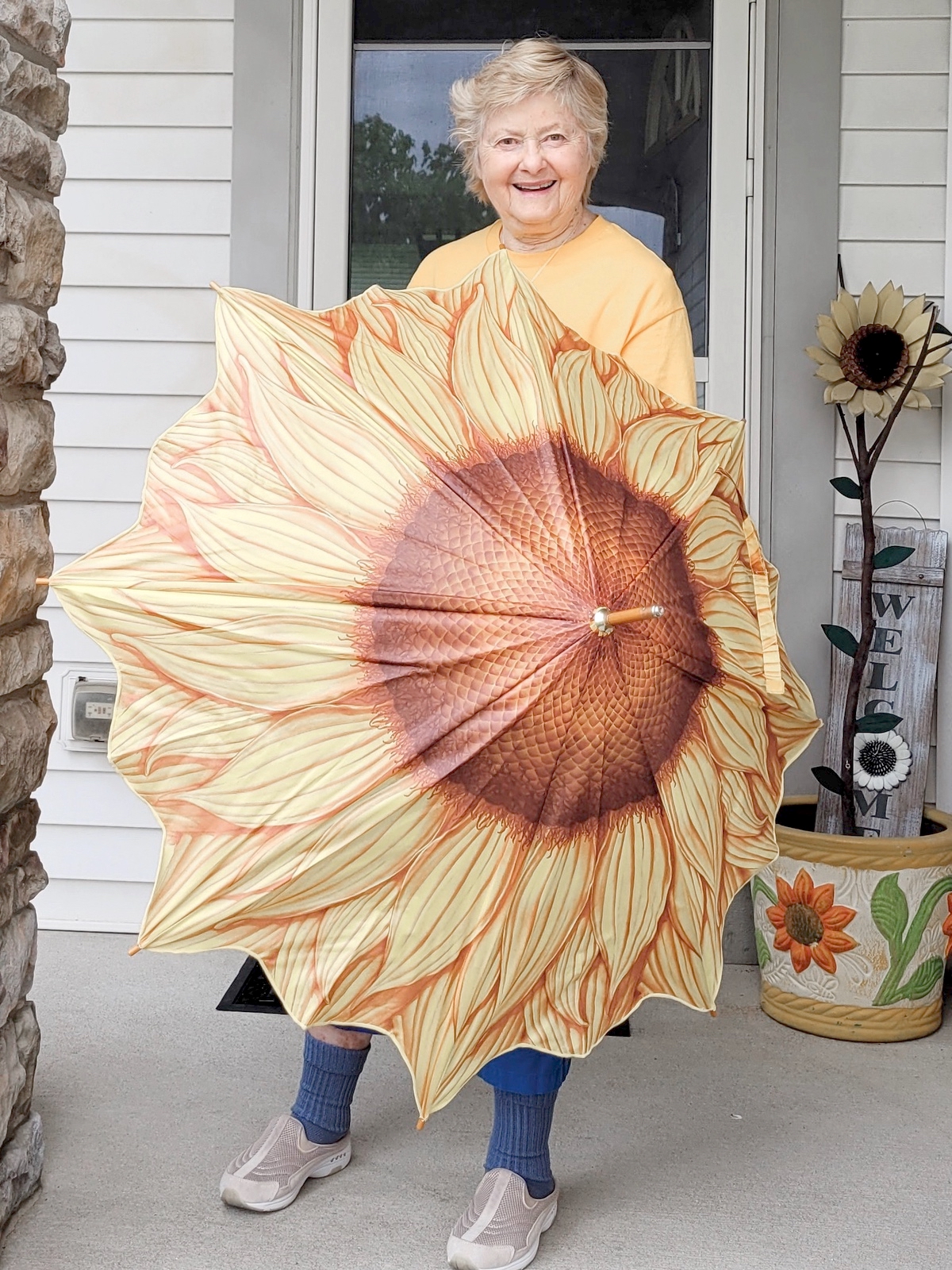 Judith Aronson (left) shows off a sunflower umbrella from her collection of sunflowers, which she’s famous for in Sun City. (Photos by Christine Such/My Sun Day News)