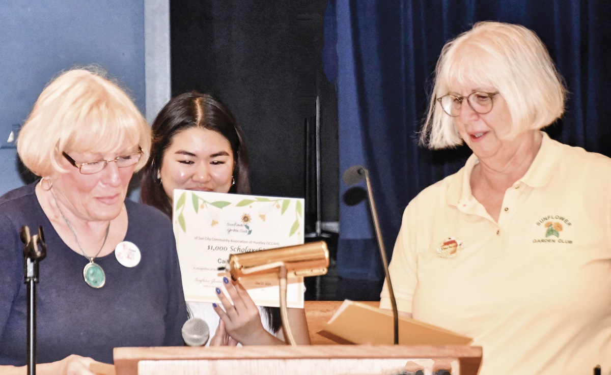 Caitlyn LeTran receives her Sunflower Garden Club scholarship from Janet Gorgius (left) And Darlene Pratt. (Photo by Christine Such/My Sun Day News)