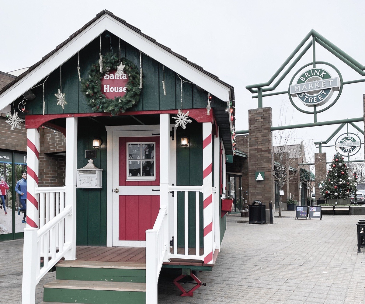 Santa House in downtown Crystal Lake. (Photo by Jamie Kayser/My Huntley News)