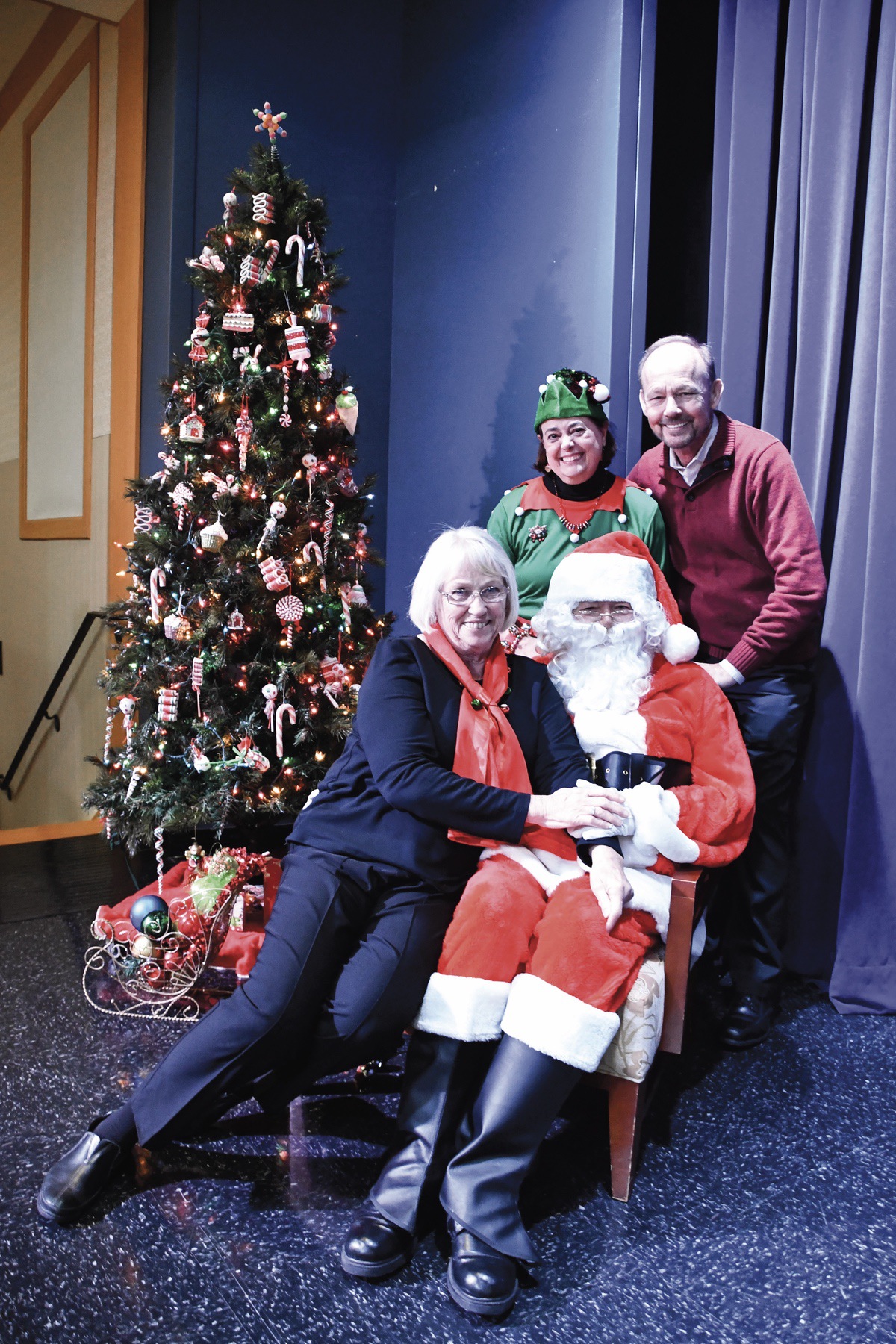 Santa with a few Sun City residents on a the Nice List: (L to R) Cindy Ptak, Elf Coleen Hanck, and Rich Hanck.